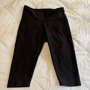 Old Navy Black PowerSoft 15.5” Inseam Crop Capri Women’s Leggings (size XL)